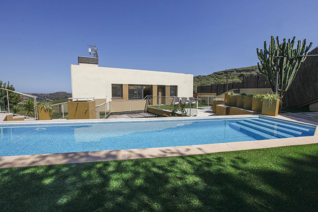 Modern house next to the beach in Argentona