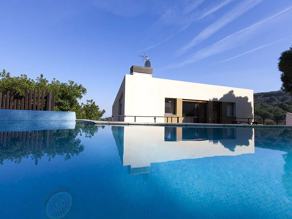 Modern house next to the beach in Argentona