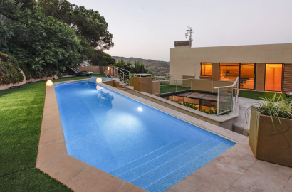 Modern house next to the beach in Argentona