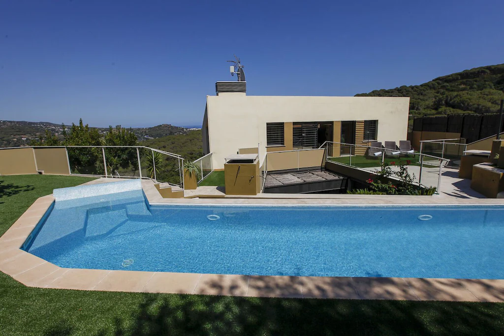 Modern house next to the beach in Argentona