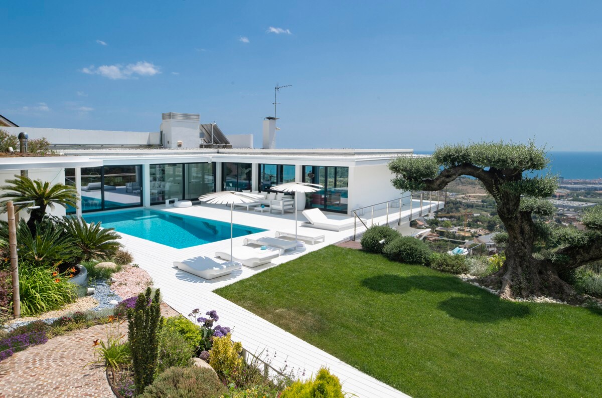 Ibiza style Mansion 10 minutes from Barcelona