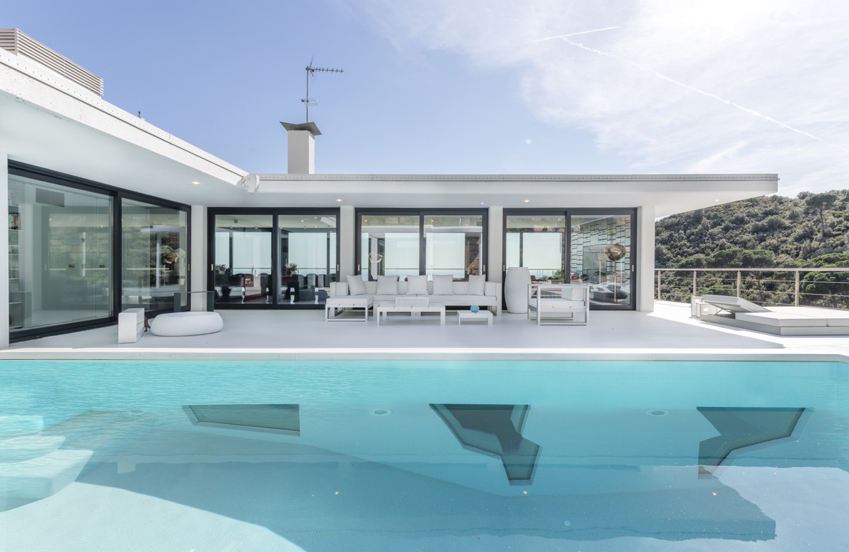 Ibiza style Mansion 10 minutes from Barcelona