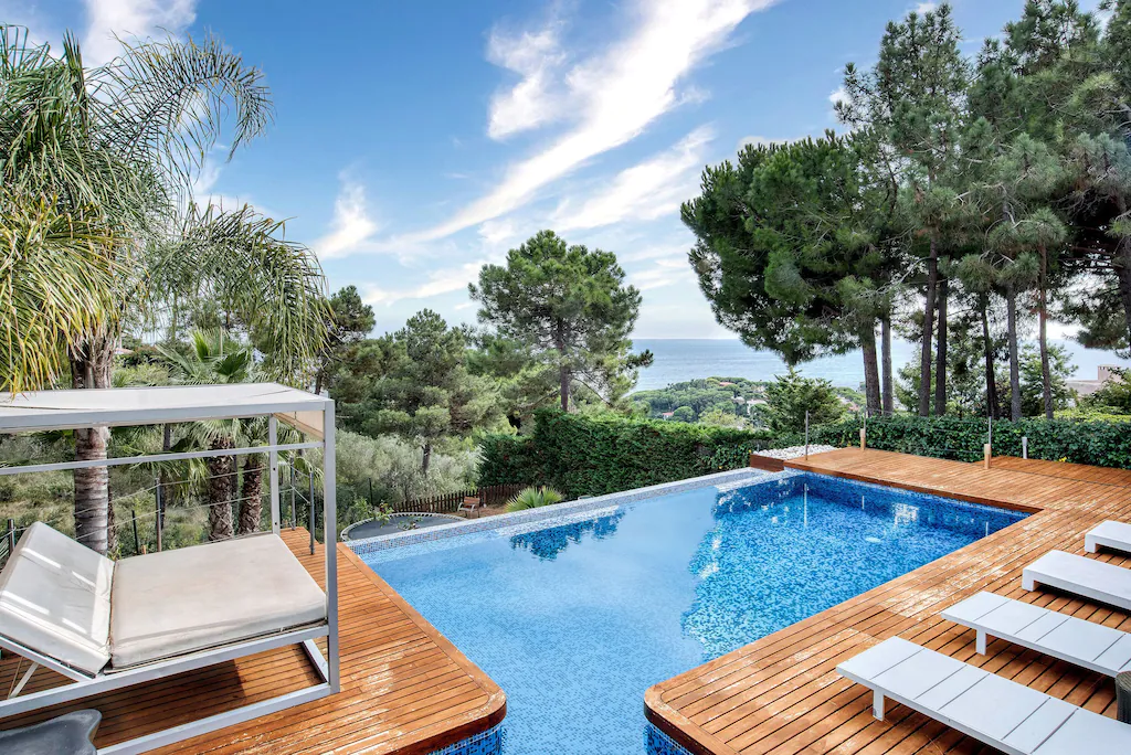 Villa in Sant Pol de Mar with Infinity pool