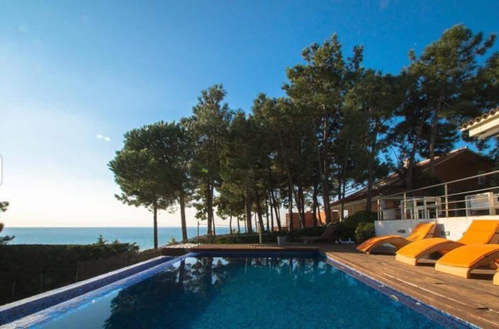 Villa in Sant Pol de Mar with Infinity pool